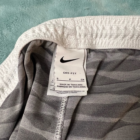 Nike Dri-fit shorts size small - Picture 3 of 3